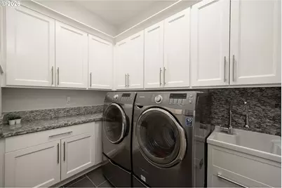 2903 NE Fremont Dr, Portland, OR 97220 - Photo 21