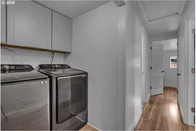 242 N 3rd St, Woodburn, OR 97071 - Photo 19