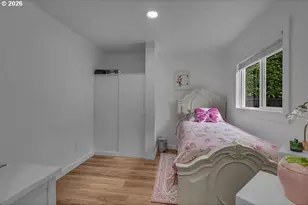 242 N 3rd St, Woodburn, OR 97071 - Photo 17