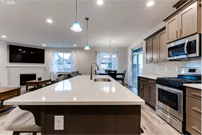 2428 W 8th Ave, Junction City, OR 97448 - Photo 9