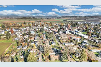 601 S Park St, Carlton, OR 97111 - Photo 15