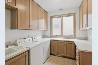 9027 NE Cliff St, Portland, OR 97220 - Photo 25