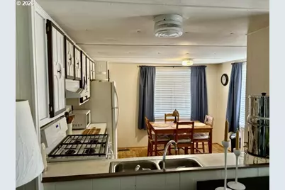 1050 W Central Ave, Sutherlin, OR 97479 - Photo 23
