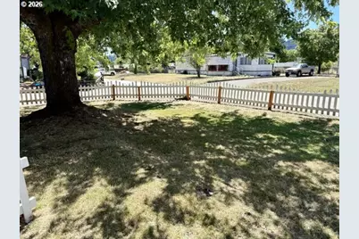 1050 W Central Ave, Sutherlin, OR 97479 - Photo 11