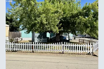 1050 W Central Ave, Sutherlin, OR 97479 - Photo 3