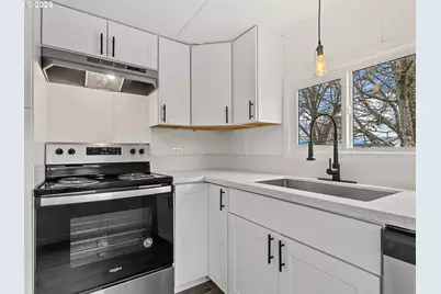 500 N Gilwood St #5, Carlton, OR 97111 - Photo 3