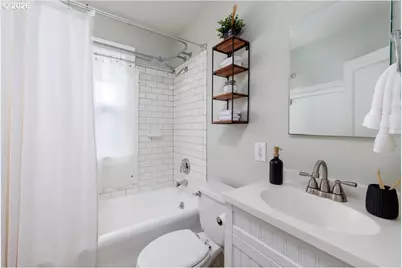 9324 N Burr Ave, Portland, OR 97203 - Photo 11