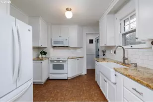 9324 N Burr Ave, Portland, OR 97203 - Photo 7