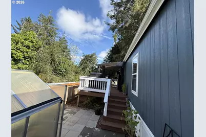585 Village Pines Ave, Coos Bay, OR 97420 - Photo 37