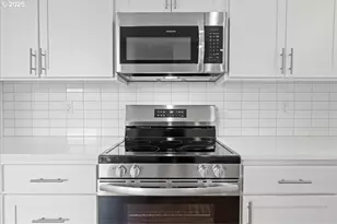 9818 SW 34th Pl, Portland, OR 97219 - Photo 5