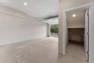 9818 SW 34th Pl, Portland, OR 97219 - Photo 25