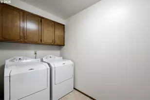 2184 Loch Dr, Springfield, OR 97477 - Photo 27