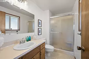 2184 Loch Dr, Springfield, OR 97477 - Photo 37