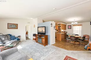 1225 W 10th Ave, Junction City, OR 97448 - Photo 9