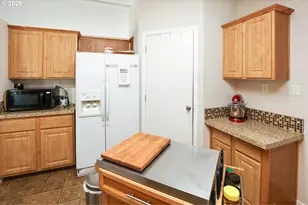 1225 W 10th Ave, Junction City, OR 97448 - Photo 11