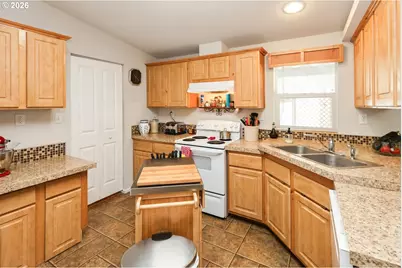 1225 W 10th Ave #20, Junction City, OR 97448 - Photo 13