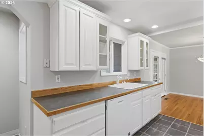 13705 NE Beech St, Portland, OR 97230 - Photo 9