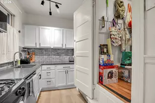 2109 NW Irving St, Portland, OR 97210 - Photo 13