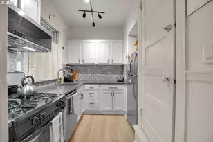 2109 NW Irving St, Portland, OR 97210 - Photo 11