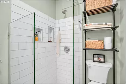 2109 NW Irving St #102, Portland, OR 97210 - Photo 17