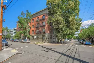 2109 NW Irving St, Portland, OR 97210 - Photo 37