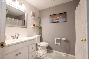 2440 NE Vallejo St, Salem, OR 97301 - Photo 9