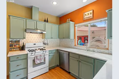 1612 NE Saratoga St, Portland, OR 97211 - Photo 13