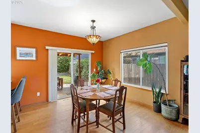 1612 NE Saratoga St, Portland, OR 97211 - Photo 9