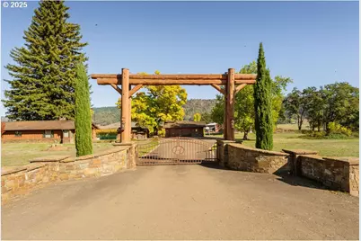 8690 Lookingglass Rd, Roseburg, OR 97471 - Photo 3