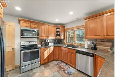 8690 Lookingglass Rd, Roseburg, OR 97471 - Photo 15