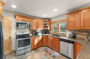 8690 Lookingglass Rd, Roseburg, OR 97471 - Photo 15