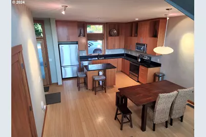 606 Cascade Ave, Hood River, OR 97031 - Photo 3