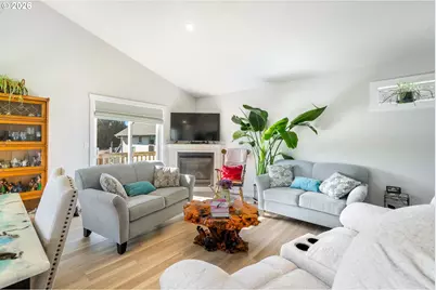 267 SE Tide Ave, Lincoln City, OR 97367 - Photo 3