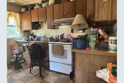 1725 NE 102nd Ave, Portland, OR 97220 - Photo 9
