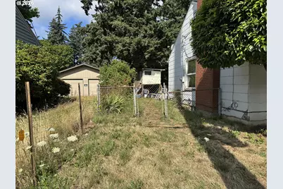 1725 NE 102nd Ave, Portland, OR 97220 - Photo 27