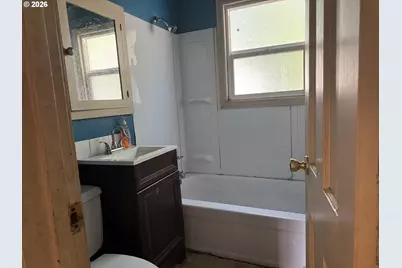 1725 NE 102nd Ave, Portland, OR 97220 - Photo 11