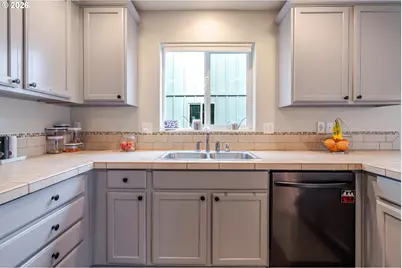 4129 Winners Circle SE, Albany, OR 97322 - Photo 13