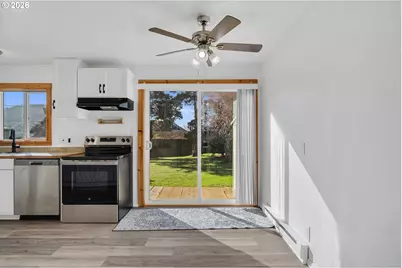 111 Cypress Ave, Garibaldi, OR 97118 - Photo 3