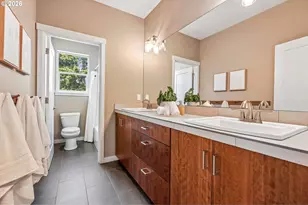 1336 NE Holland St, Portland, OR 97211 - Photo 23