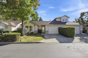 330 NE Fircrest Pl, McMinnville, OR 97128 - Photo 3