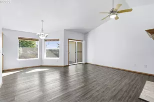 330 NE Fircrest Pl, McMinnville, OR 97128 - Photo 7