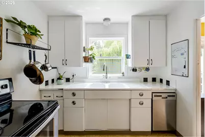 11602 SE Main St, Portland, OR 97216 - Photo 17
