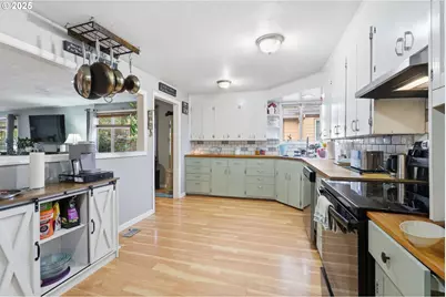 2316 SE 141st Ave, Portland, OR 97233 - Photo 9