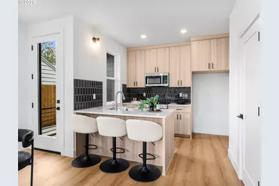 9300 N New York Ave, Portland, OR 97203 - Photo 3