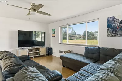 759 SE Elm St, Dundee, OR 97115 - Photo 5