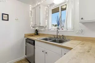 759 SE Elm St, Dundee, OR 97115 - Photo 11