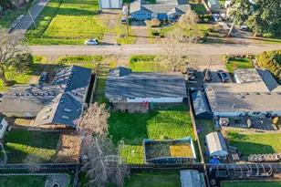 759 SE Elm St, Dundee, OR 97115 - Photo 35