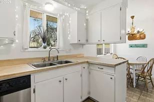 759 SE Elm St, Dundee, OR 97115 - Photo 13