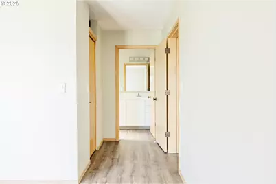 125 N Hayden Bay Dr, Portland, OR 97217 - Photo 21