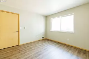 125 N Hayden Bay Dr, Portland, OR 97217 - Photo 19